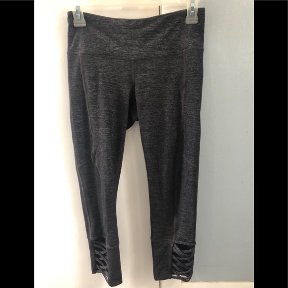 Athleta Mind Over Mat Criss Cross capri legging - Picture 2 of 8